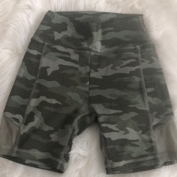 🔥PINK VICS SECRET BIKER SHORTS🔥 - Picture 4 of 8